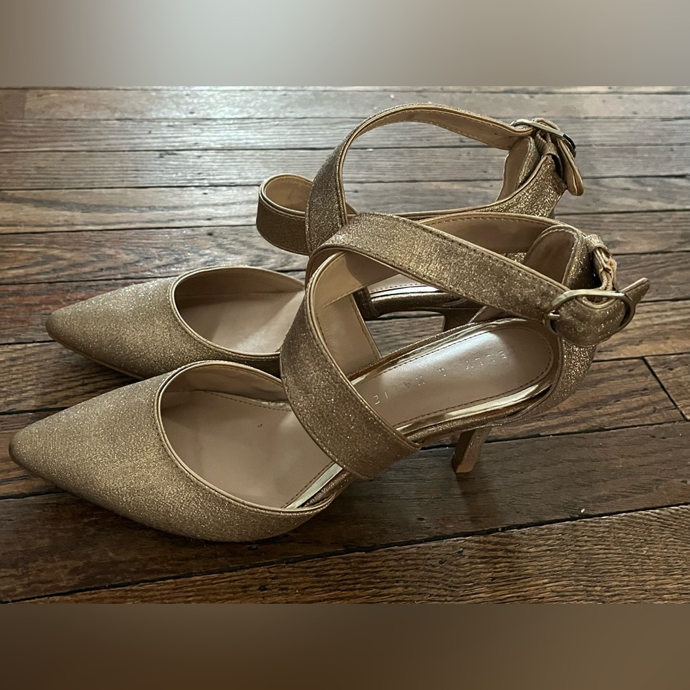 Kelly & Katie Larissa Gold Heels Classic Pumps Women’s 7.5 EUC Dress Shoes